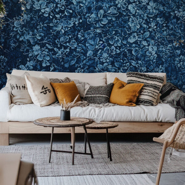 Elegant Blue Floral Patterned Wallpaper
